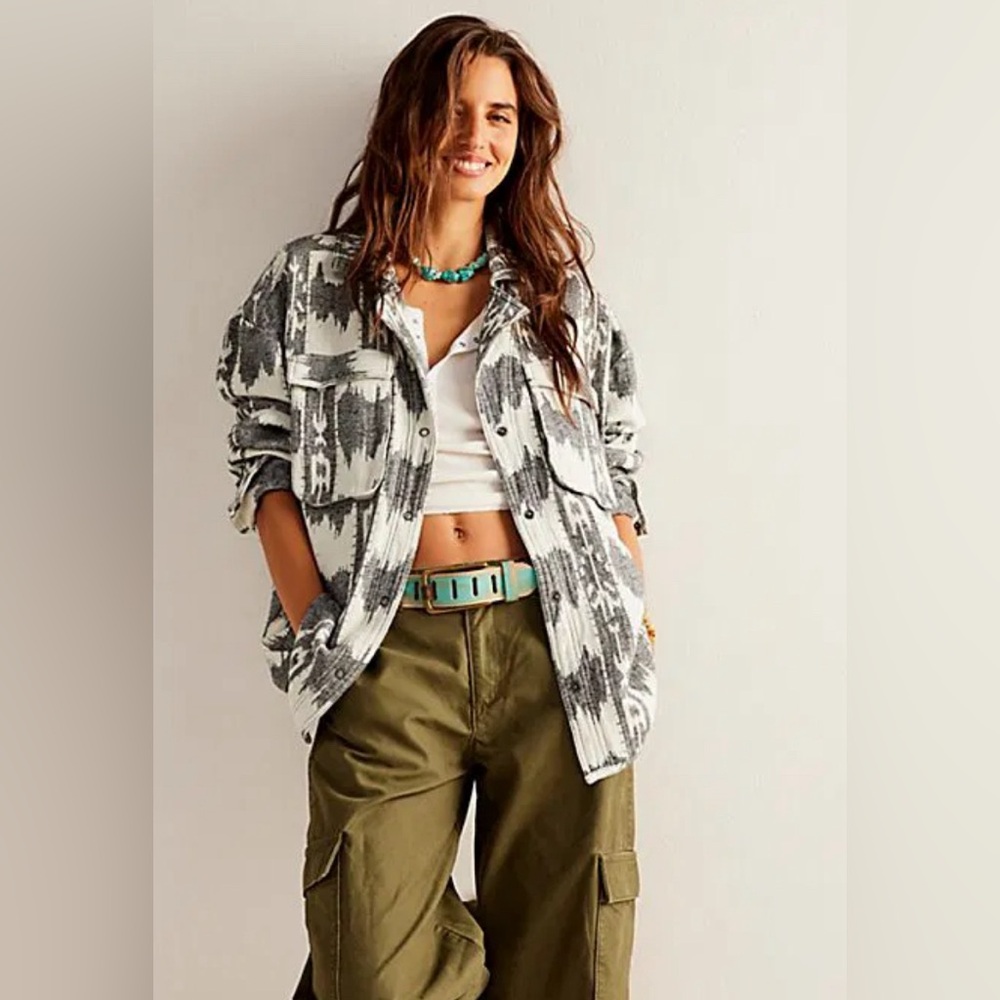 We The Free Izzie Cargo Jacquard Shirt, NWOT.
